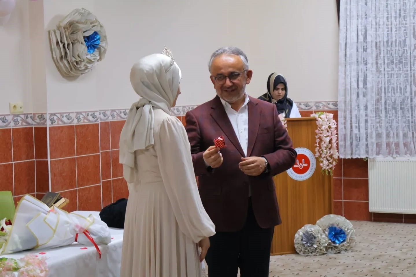 Bayburtlu hafız Havvanur &Ccedil;akar 14 saatte ezbere hatim yaptı
