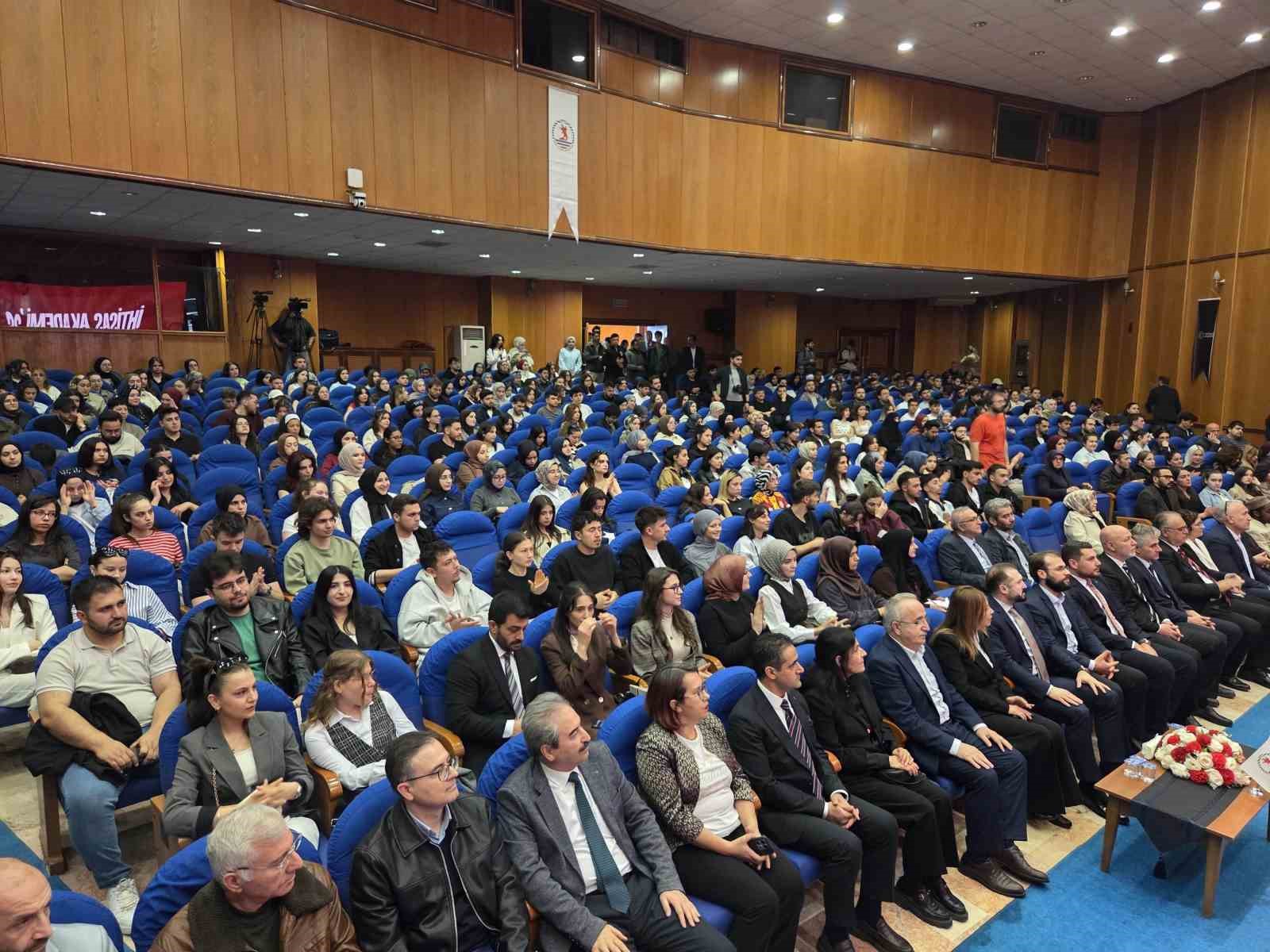 Y&Ouml;K Genel Sekreteri Aksoy&rsquo;dan ODT&Uuml; değerlendirmesi: "İdeolojiler g&ouml;z&uuml;n&uuml;z&uuml; k&ouml;r etmesin"
