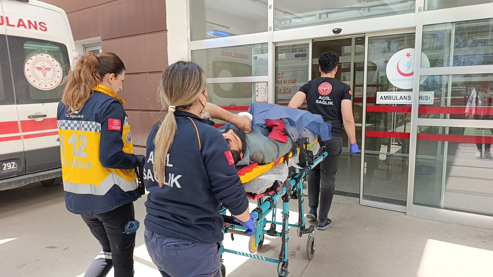 İki motosiklet &ccedil;arpıştı: 1&rsquo;i ağır 2 yaralı
