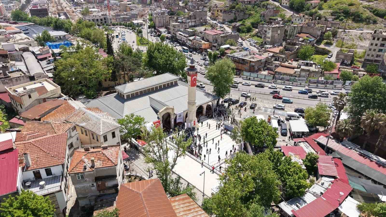 583 yıllık Ulu Cami&rsquo;de cuma namazı
