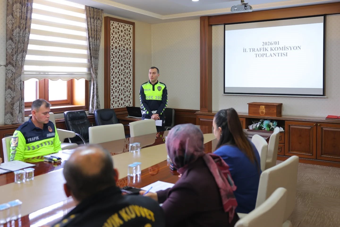 Bayburt&rsquo;un ulaşım sorunları ve trafik tedbirleri toplantıda g&ouml;r&uuml;ş&uuml;ld&uuml;
