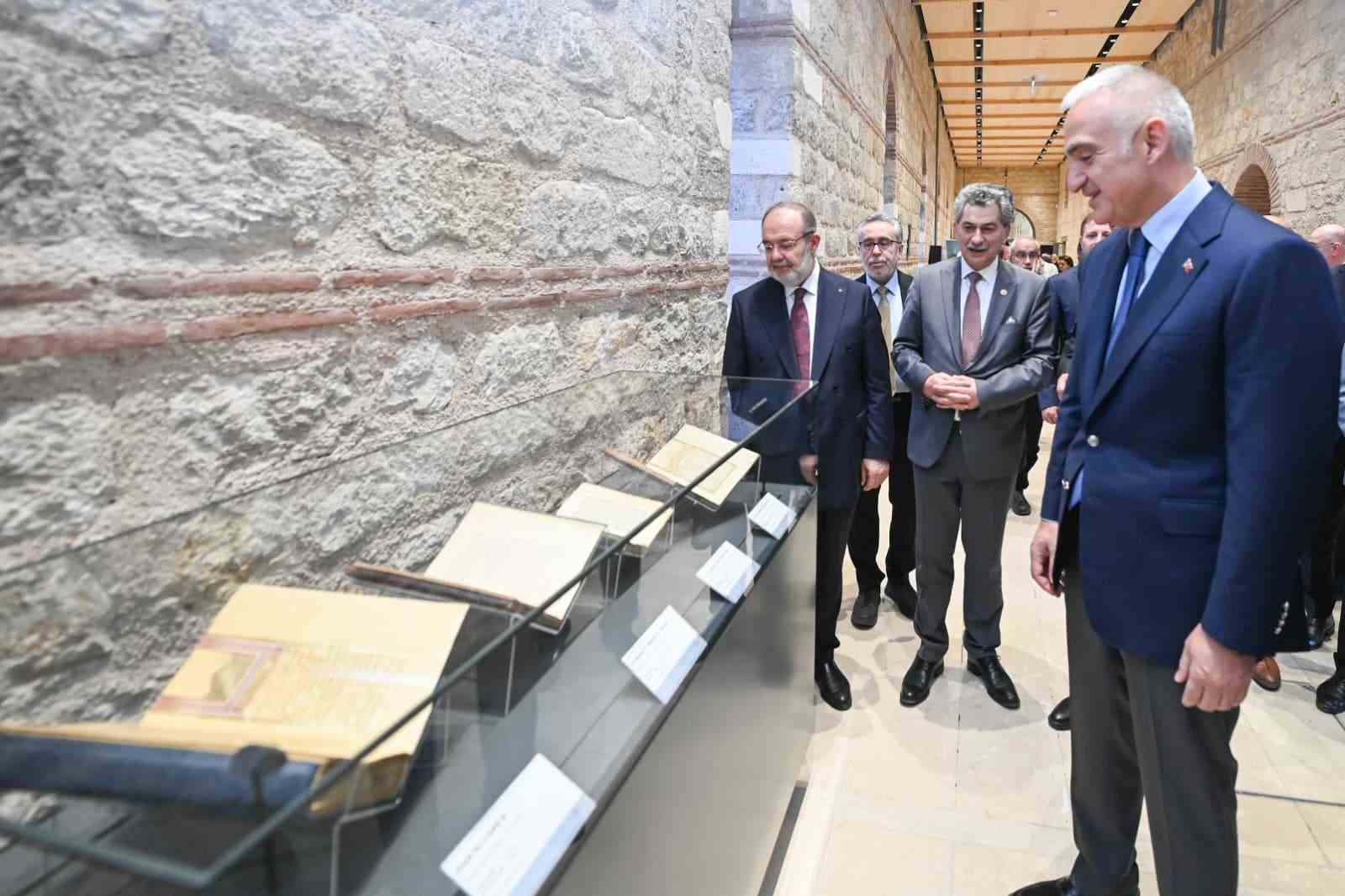 Bakan Ersoy: "Mazisine sahip &ccedil;ıkan istikbaline y&ouml;n verir"
