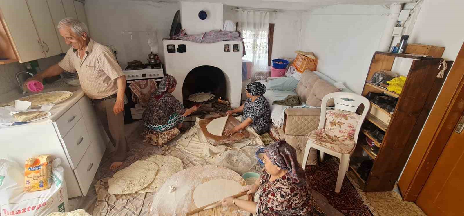Buldan&rsquo;da Kurban Bayramı hazırlıkları imece usul&uuml; yapılıyor
