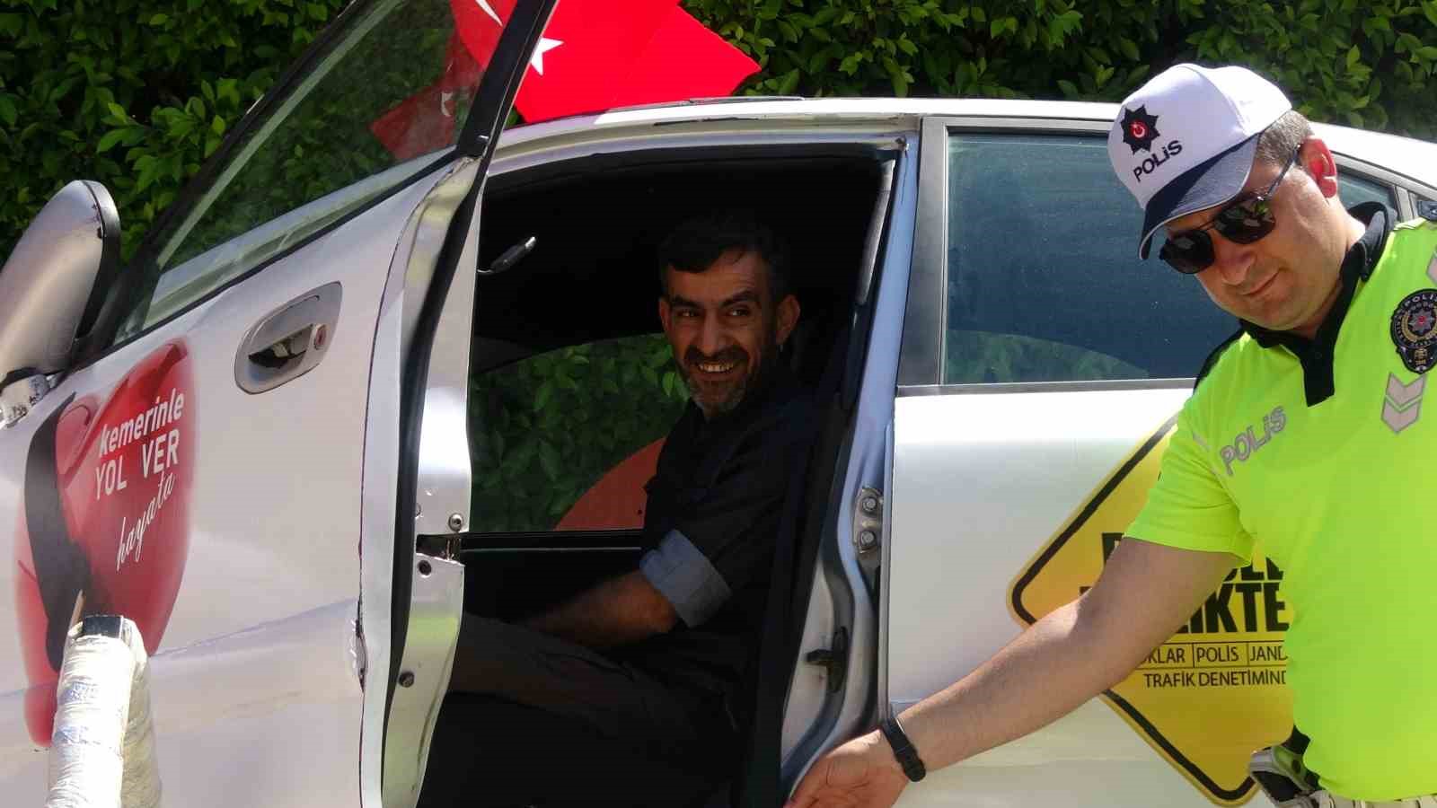 Y&uuml;ksek promil g&ouml;zl&uuml;ğ&uuml;n&uuml; takan vatandaşlar topa vuramadı, ortaya komik g&ouml;r&uuml;nt&uuml;ler &ccedil;ıktı
