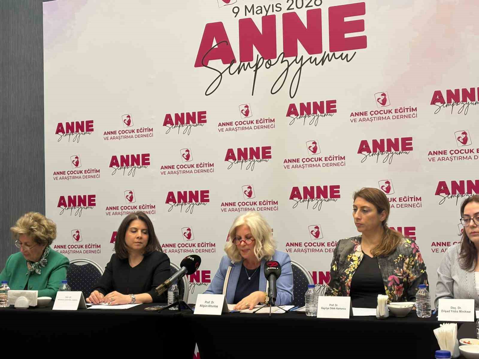 Anneler G&uuml;n&uuml; &ouml;ncesi "Bilgili Anneler Sağlıklı Nesiller" sempozyumu
