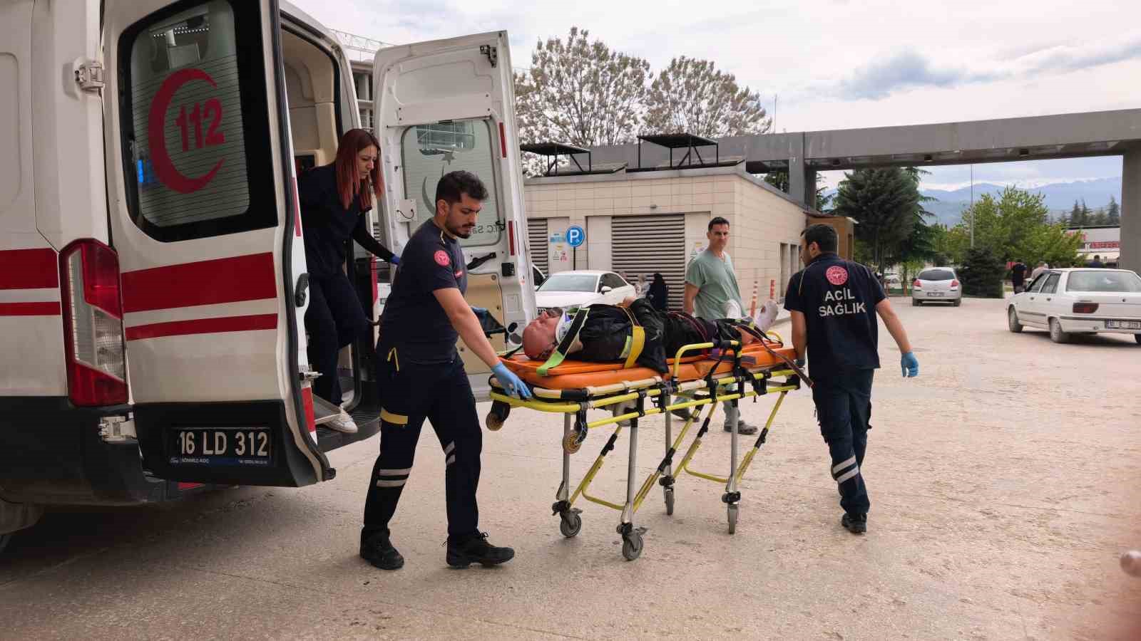 Motosiklet s&uuml;r&uuml;c&uuml;s&uuml; kazada yaralandı
