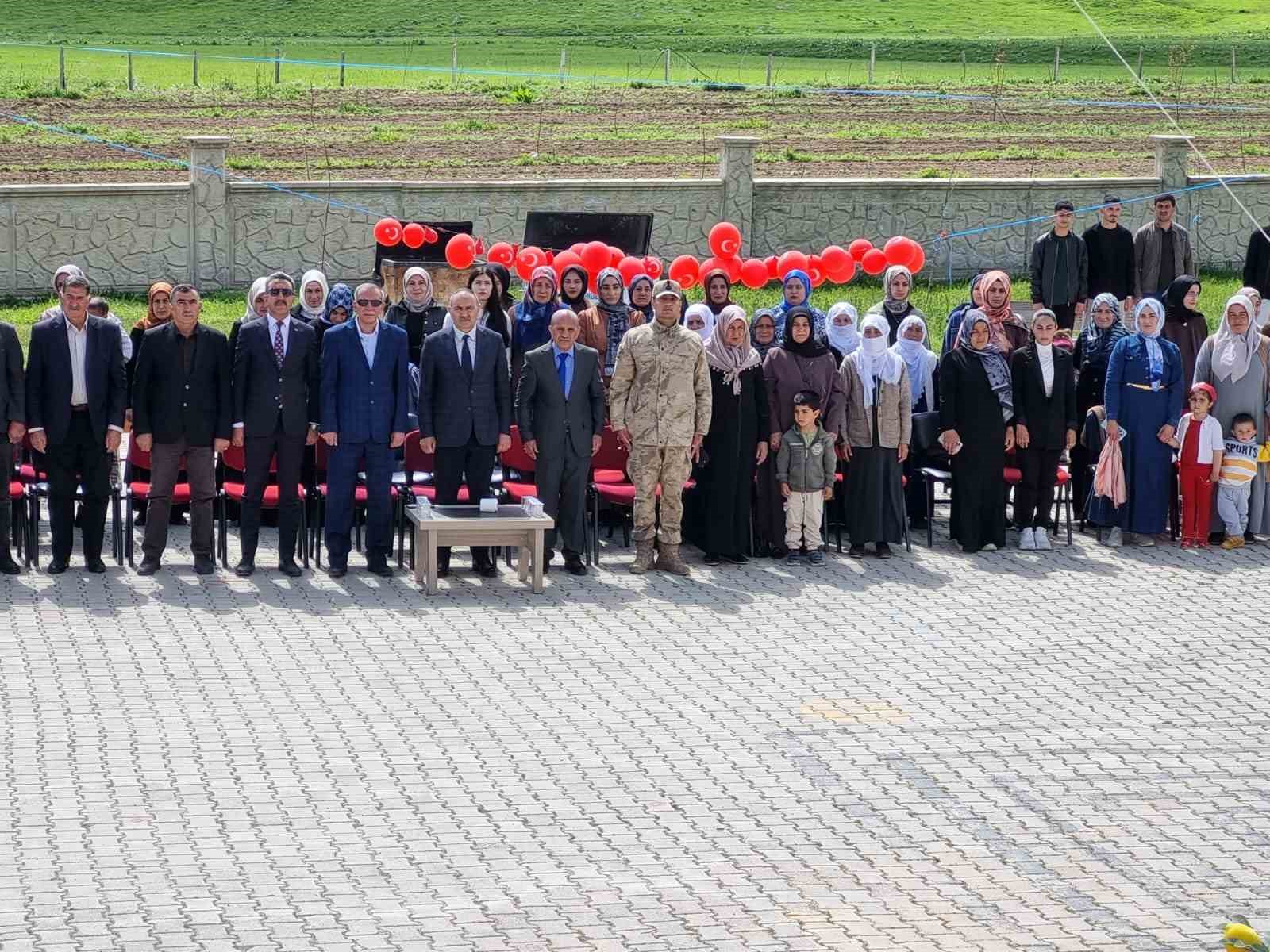 Muradiye&rsquo;de &lsquo;Bahar Şenliği&rsquo; d&uuml;zenlendi
