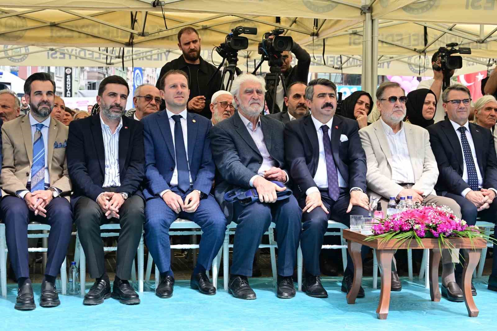 Emirsultan&rsquo;da Erguvan Bayramı coşkusu

