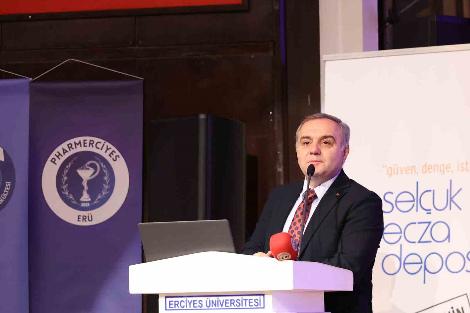 ER&Uuml;&rsquo;de &rsquo;II. Ulusal PharmErciyes Eczacılık &Ouml;ğrenci Kongresi&rsquo; d&uuml;zenledi
