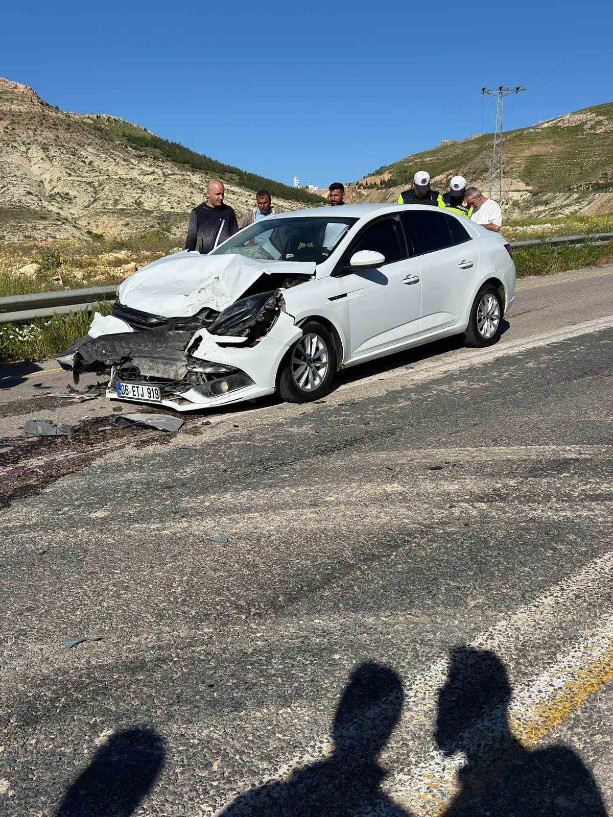 Mardin&rsquo;de iki ara&ccedil; &ccedil;arpıştı: 1 yaralı
