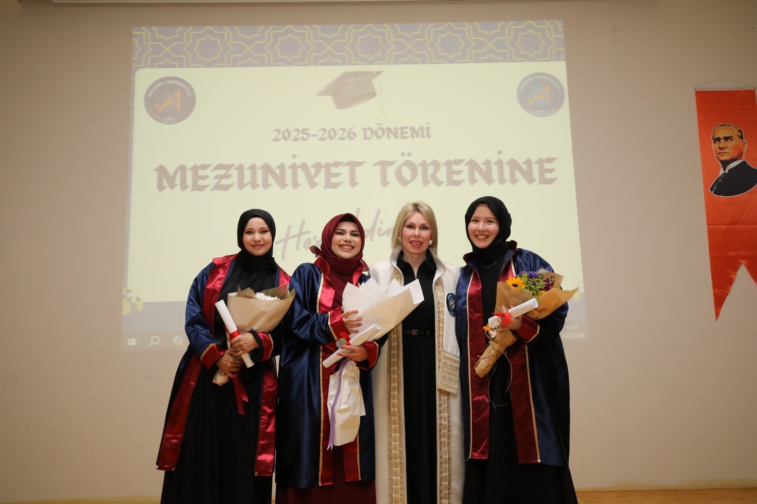 Akdeniz &Uuml;niversitesi&rsquo;nde mezuniyet coşkusu İlahiyat Fak&uuml;ltesi ile başladı
