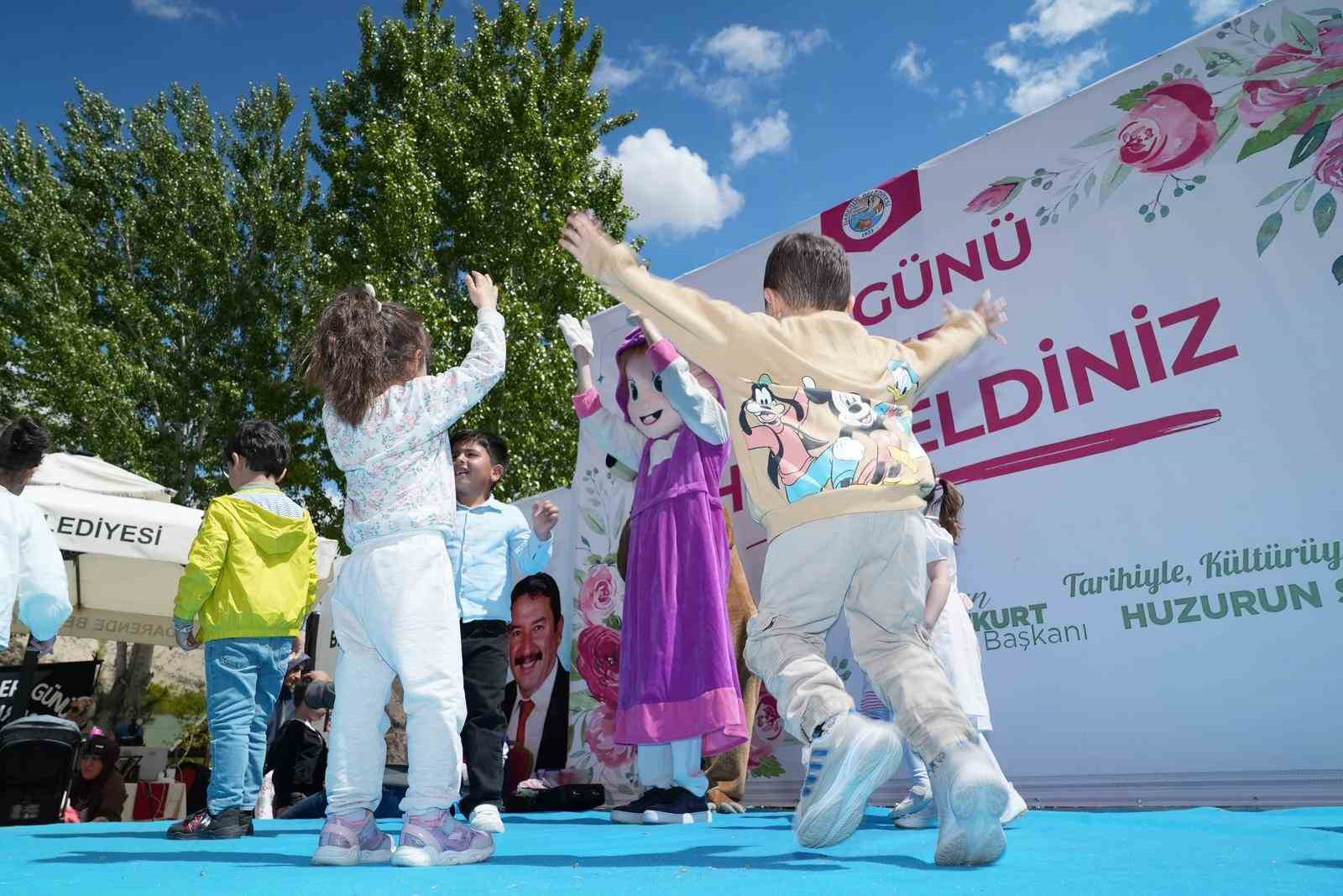 Darende&rsquo;de "Anneler G&uuml;n&uuml; Şenliği"

