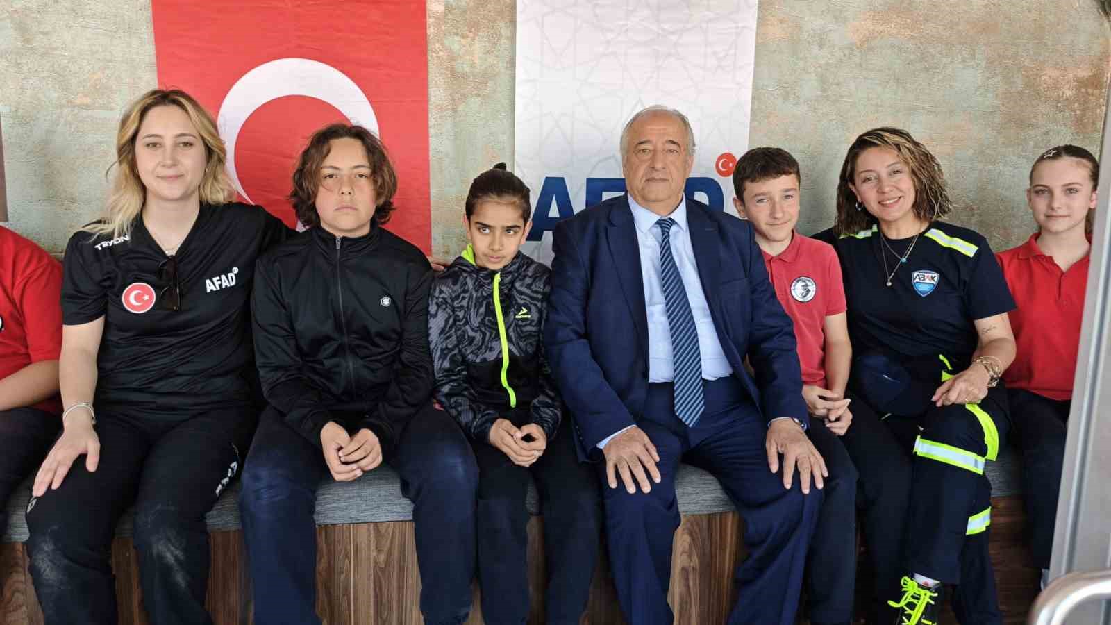 Aliağa&rsquo;da Deprem Sim&uuml;lasyon Tırı vatandaşlarla buluştu
