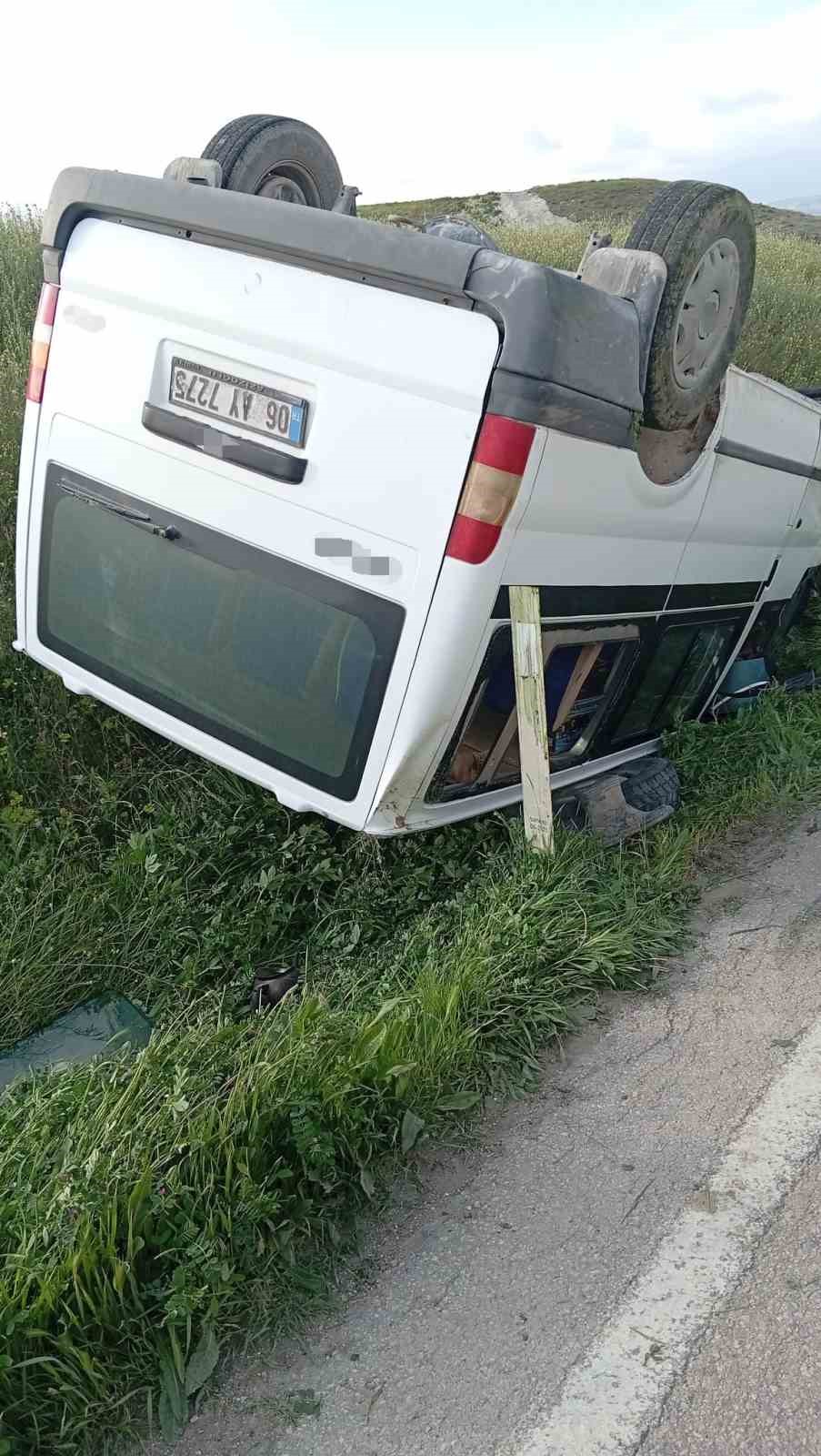 Ankara&rsquo;da kontrolden &ccedil;ıkan minib&uuml;s devrildi: 1 &ouml;l&uuml;
