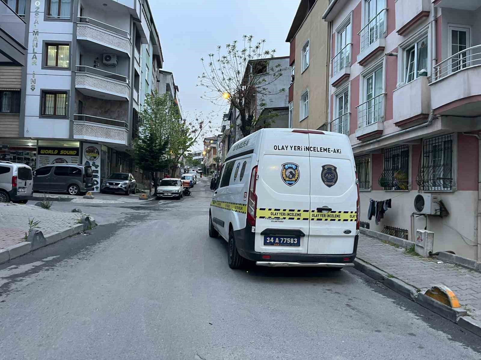 K&uuml;&ccedil;&uuml;k&ccedil;ekmece&rsquo;de husumetliler arasında silahlı &ccedil;atışma: 1 yaralı
