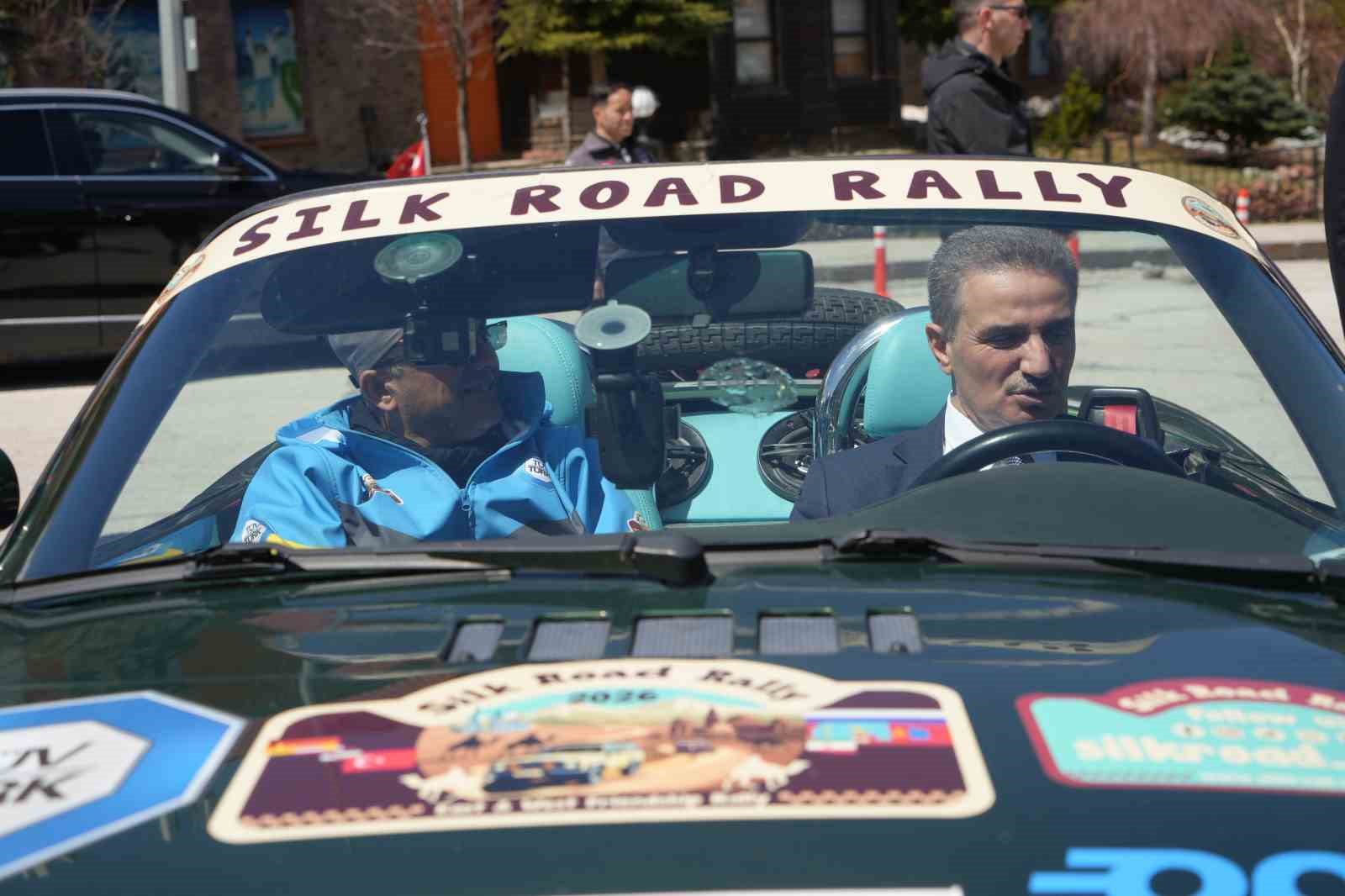 Doğu-Batı Dostluk ve İpek Yolu Rallisi Erzurum’dan Kars’a hareket etti
