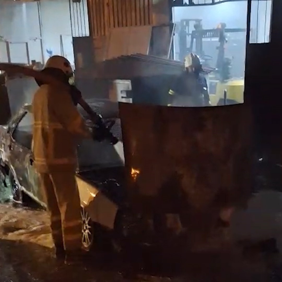 Kırıkkale&rsquo;de park halindeki otomobil alev topuna d&ouml;nd&uuml;

