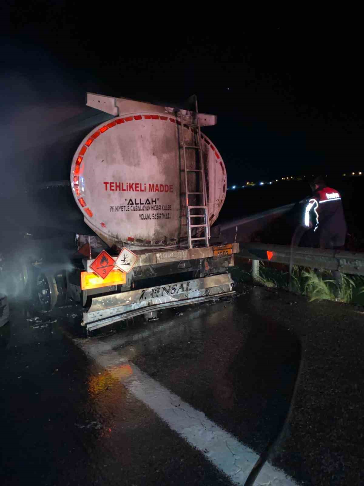 Osmaniye&rsquo;de seyir halindeki tanker alevlere teslim oldu
