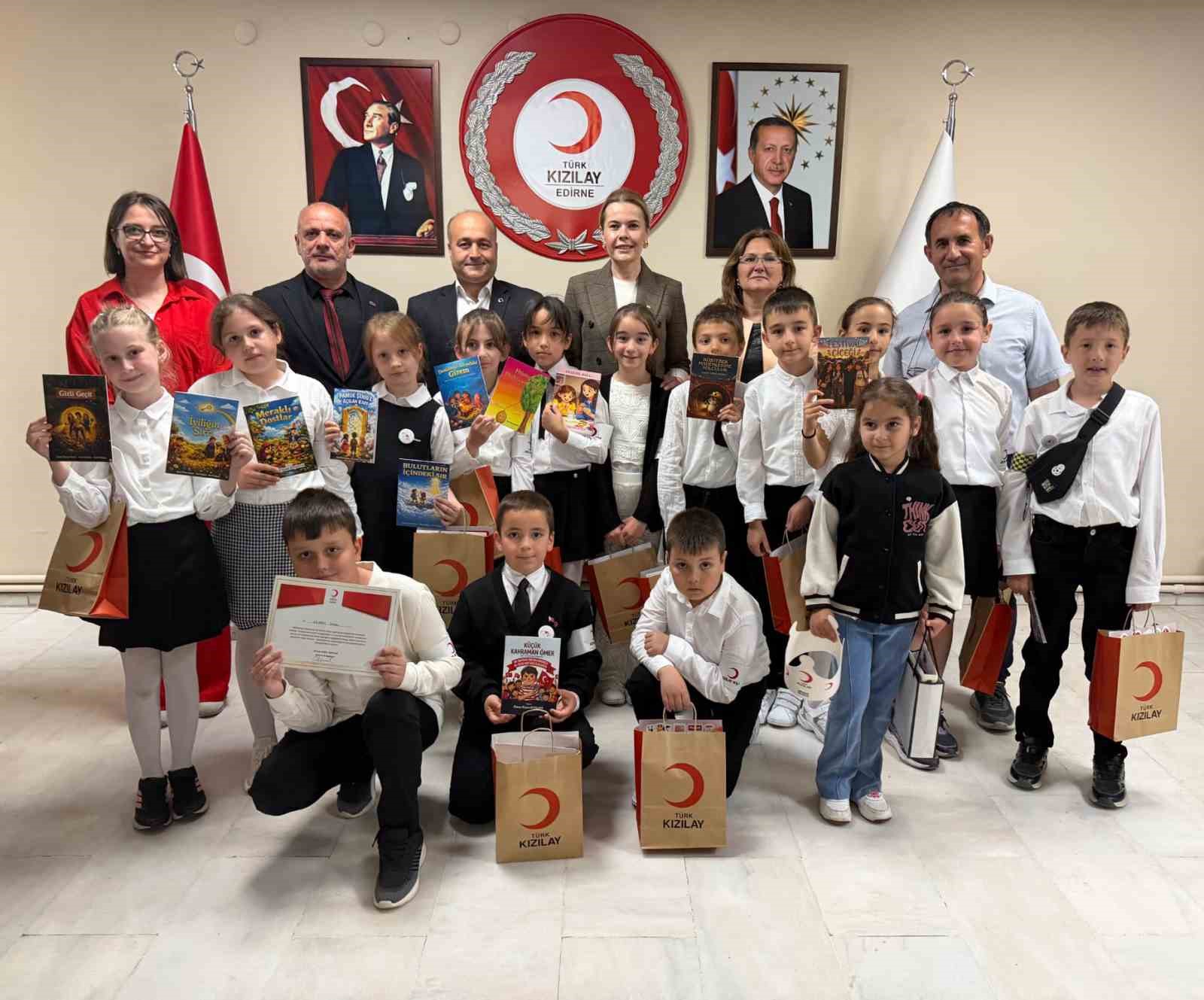 Edirneli minik yazarlardan Filistinli çocuklara 54 bin 345 TL destek