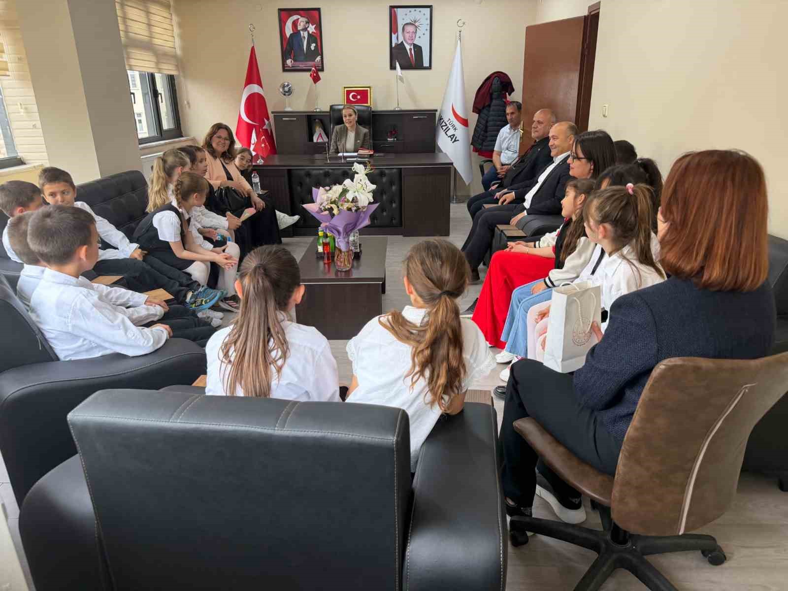 Edirneli minik yazarlardan Filistinli &ccedil;ocuklara 54 bin 345 TL destek
