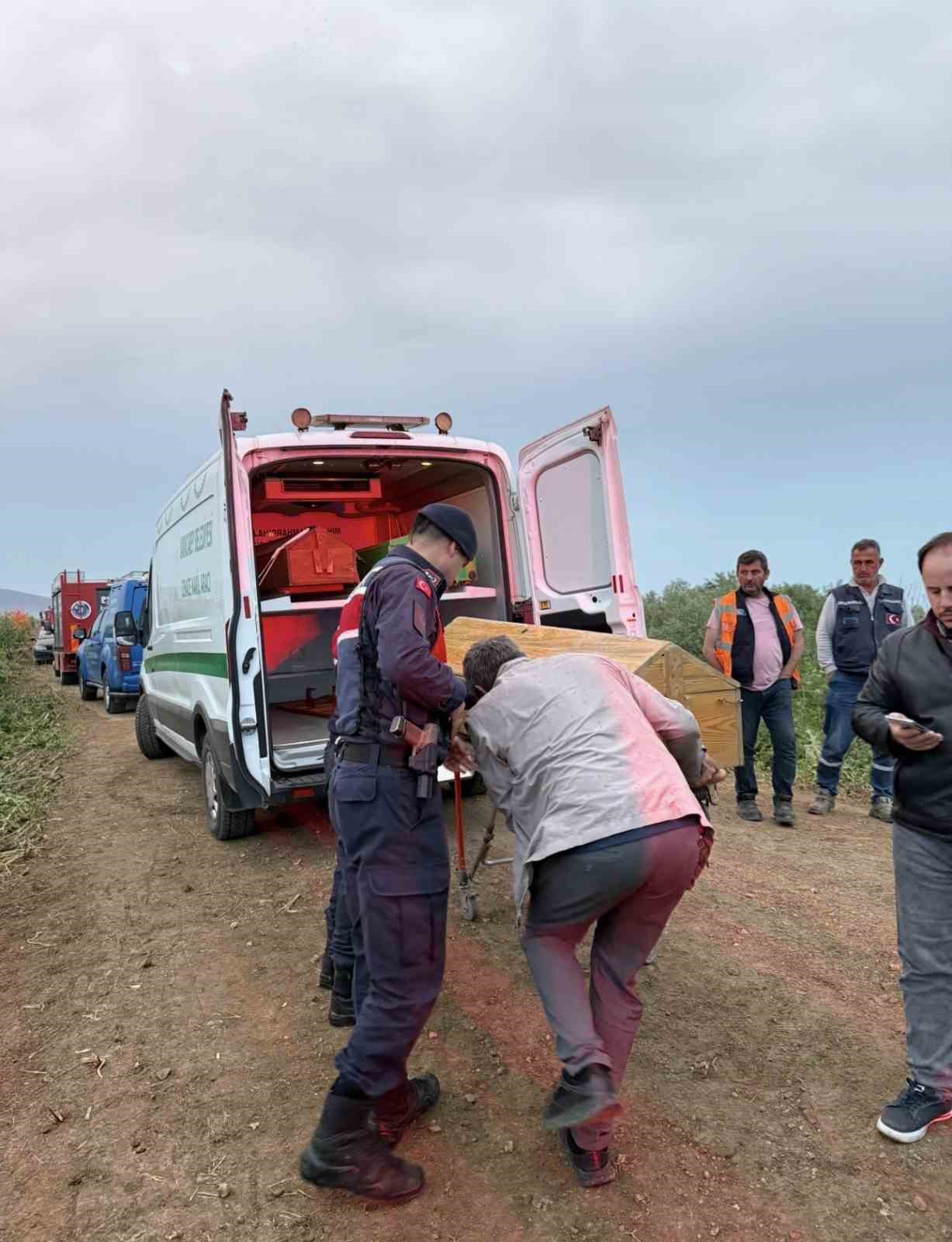 Bursa&rsquo;da y&uuml;rek yakan kaza...Devrilen trakt&ouml;r&uuml;n s&uuml;r&uuml;c&uuml;s&uuml; &ouml;ld&uuml;
