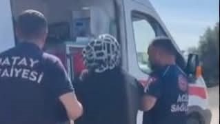 Arsuz&rsquo;da şarampole devrilen otomobilin s&uuml;r&uuml;c&uuml;s&uuml; yaralandı

