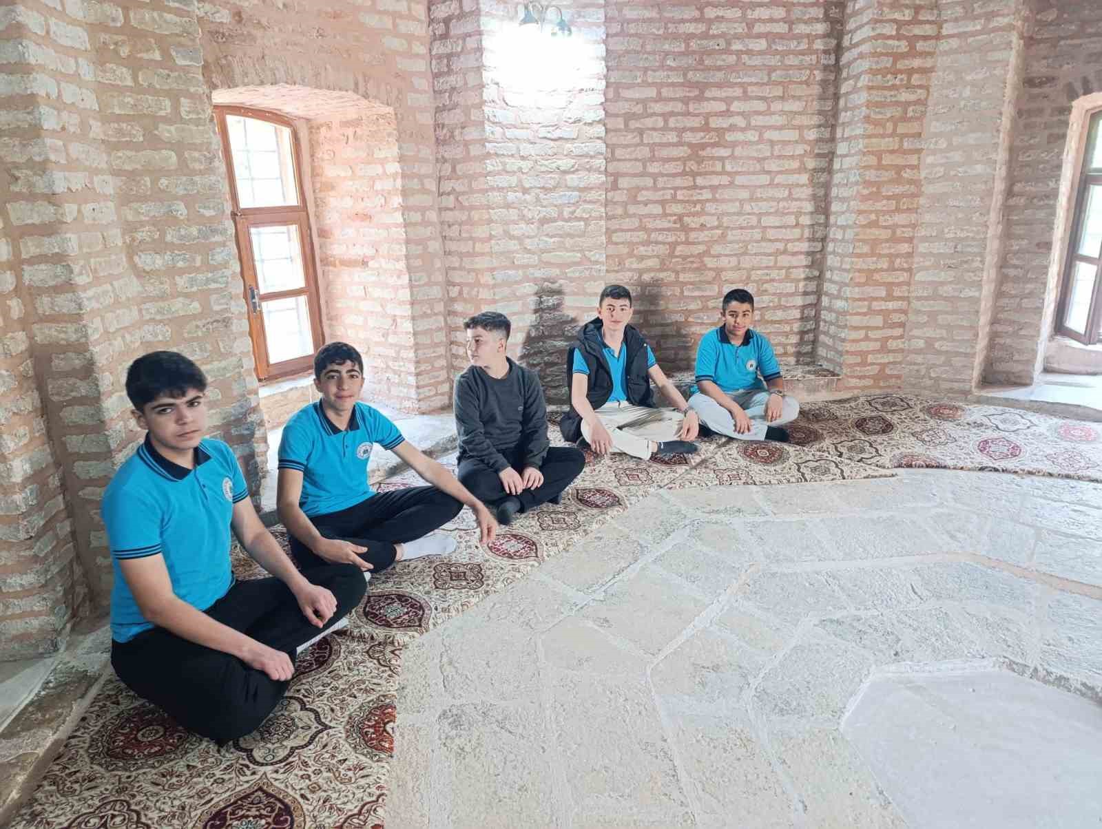 Cizreli &ouml;ğrenciler cami şenliklerinde buluştu
