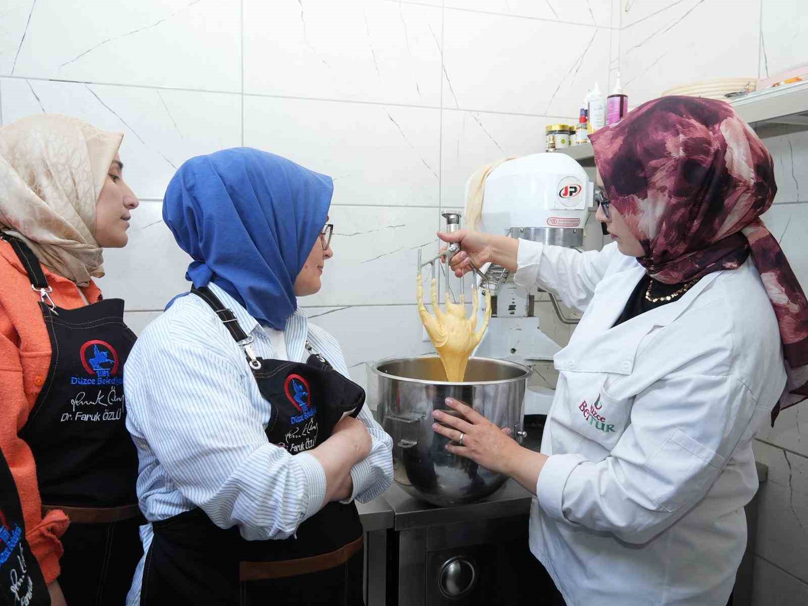 Tarım akademisi kursiyerleri h&uuml;nerlerini sergiledi
