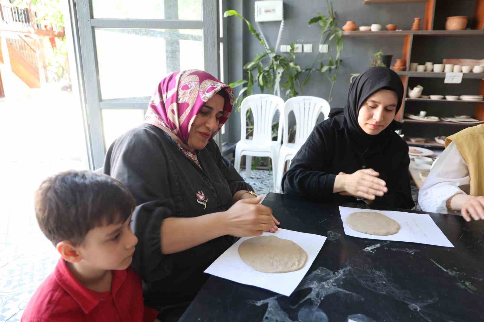 &Ouml;zel &ccedil;ocuklar, anneleriyle birlikte &ccedil;amuru sanata d&ouml;n&uuml;şt&uuml;
