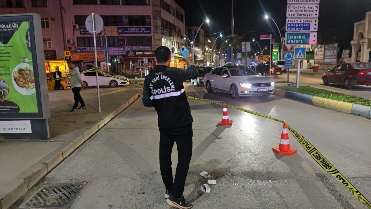 Ara&ccedil;tan inerken tabancası ateş aldı, ayağından vuruldu
