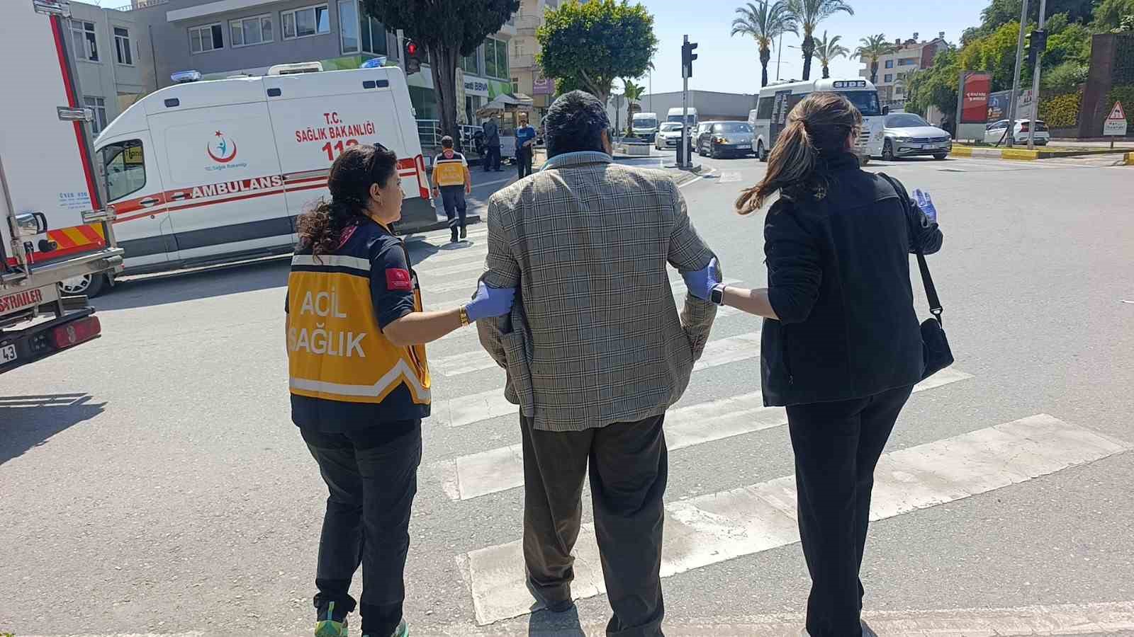 Yaya geçidinde aracın çarptığı kişi yaralandı