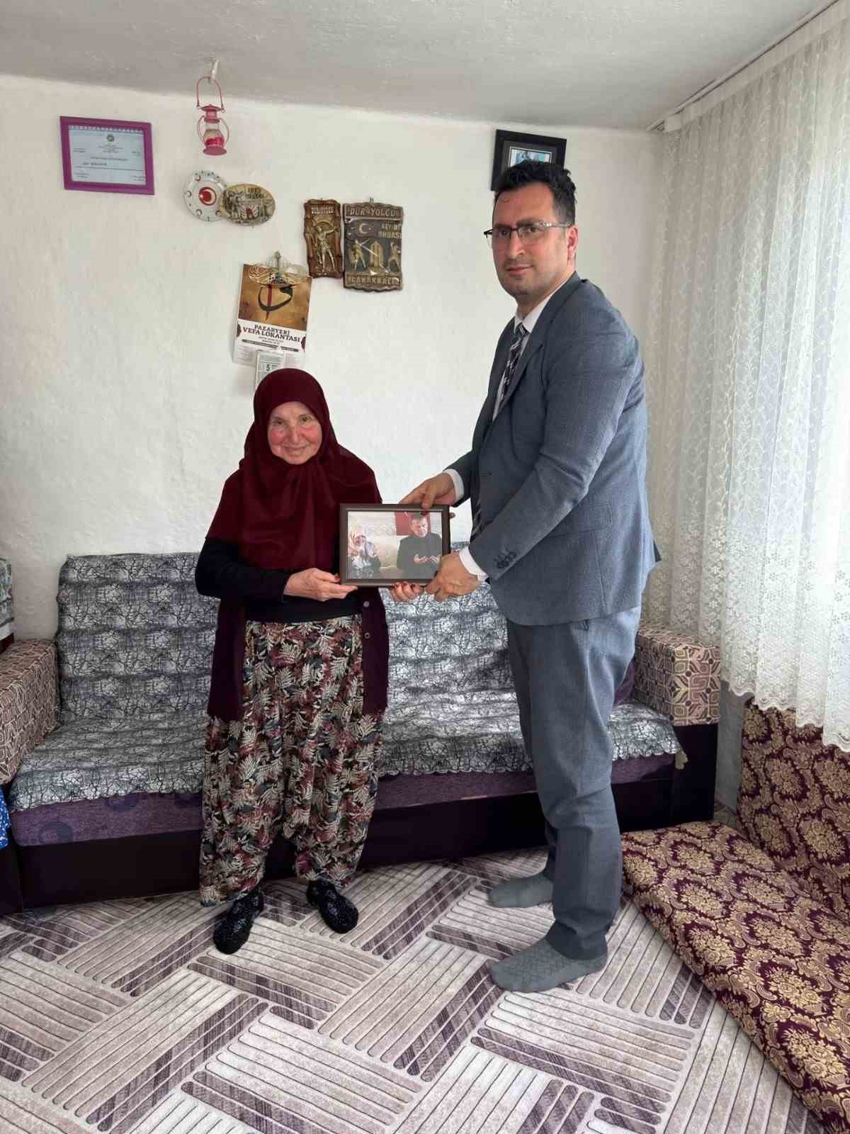Şehit ailesine anlamlı ziyaret