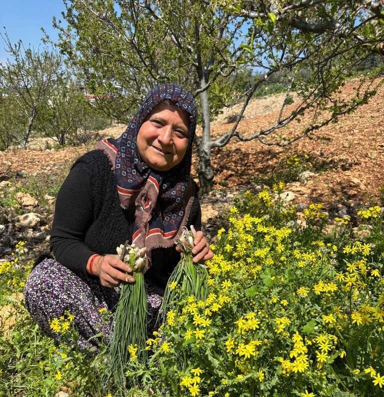 57 yaşında sosyal medya fenomeni oldu: Y&ouml;r&uuml;k kadınının kamera hayali ger&ccedil;eğe d&ouml;n&uuml;şt&uuml;
