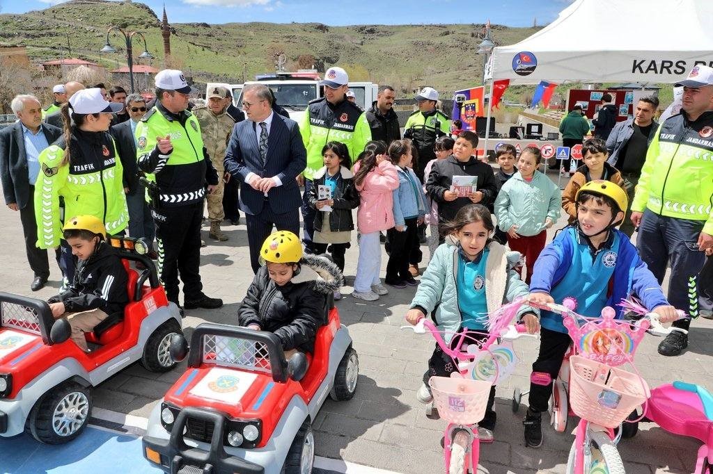 Vali Ziya Polat Trafik Haftası etkinliklerine katıldı
