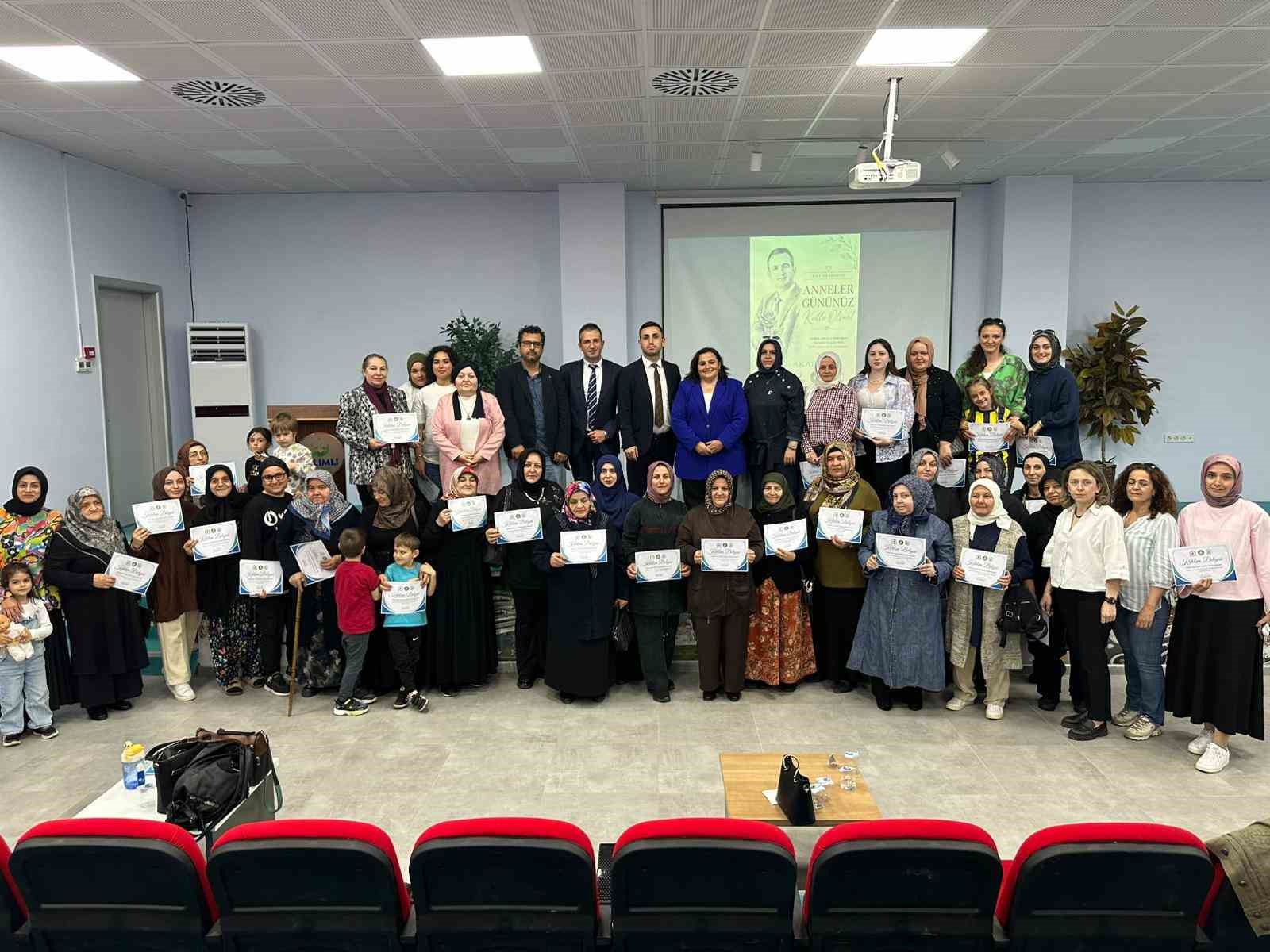 Çilimli ilçesinde vatandaşlarla ‘aile’ konuşuldu