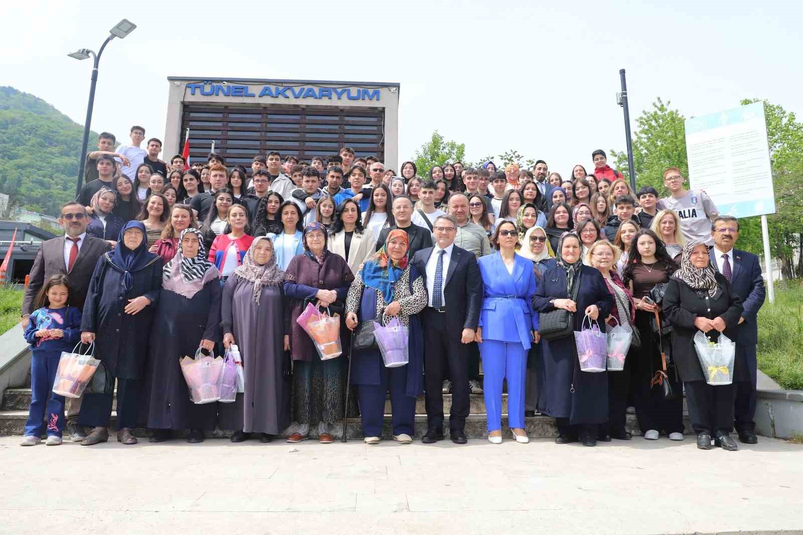 Yıldırım&rsquo;da &lsquo;Nesiller Buluşuyor&rsquo; projesi Anneler G&uuml;n&uuml; programıyla ta&ccedil;landı

