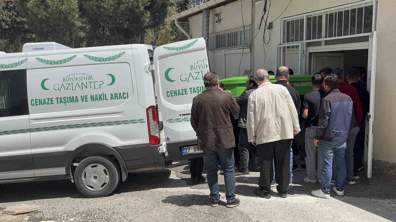 Komşusu tarafından bıçaklanan genç hayatını kaybetti