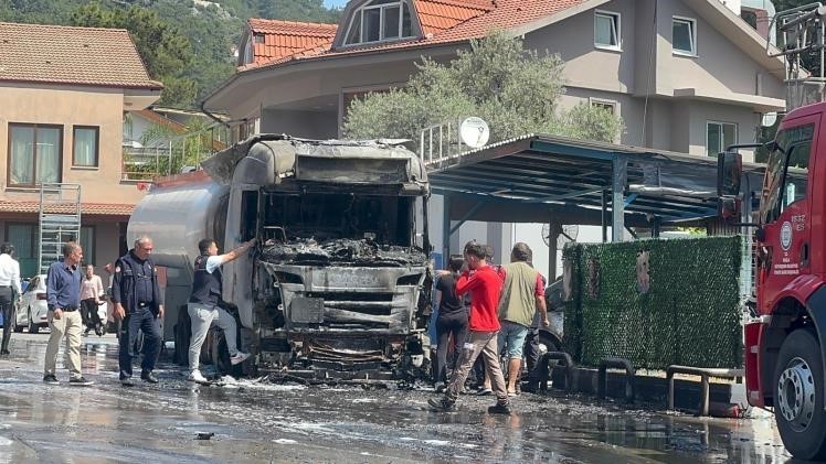 Fethiye&rsquo;deki tanker yangınının g&uuml;venlik kamera kayıtları ortaya &ccedil;ıktı
