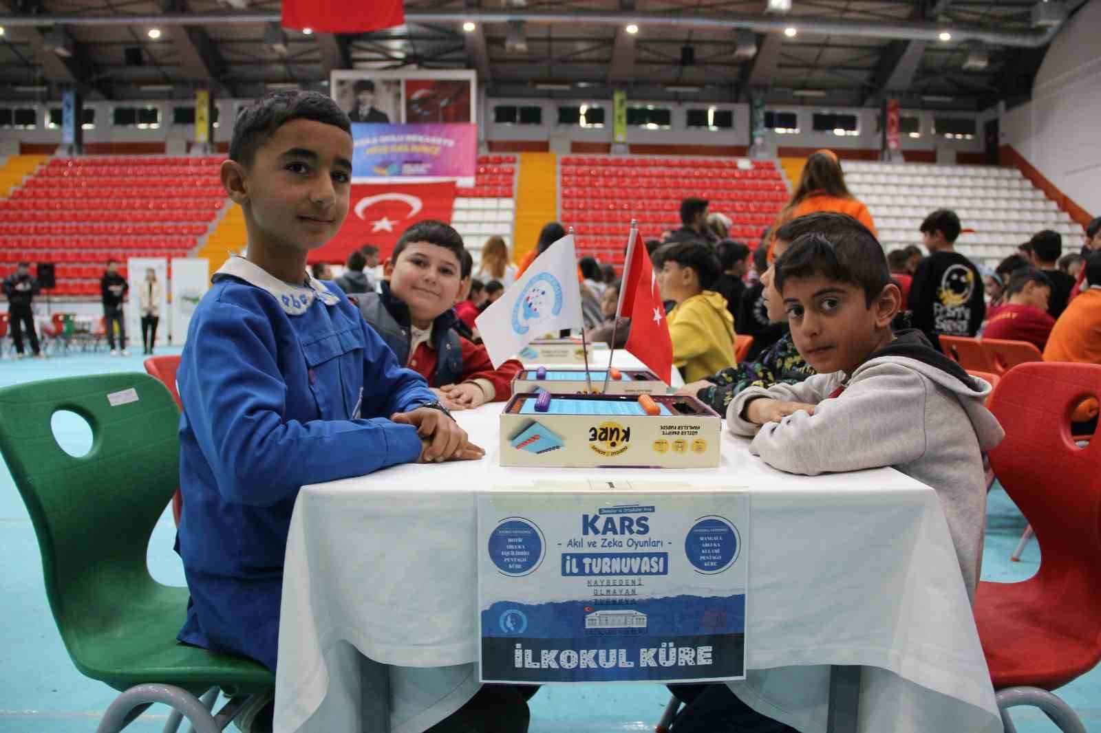Kars’ta zeka dolu rekabet: 400 öğrenci akıl oyunlarında yarıştı