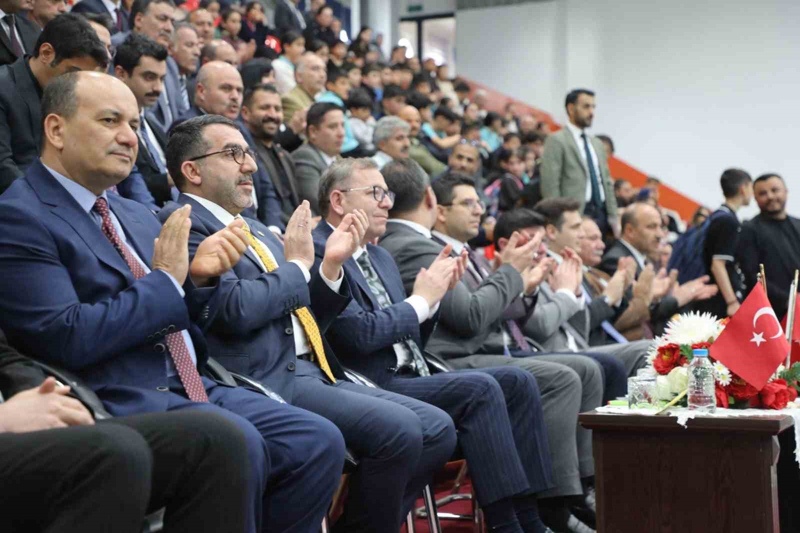 Kars&rsquo;ta zeka dolu rekabet: 400 &ouml;ğrenci akıl oyunlarında yarıştı
