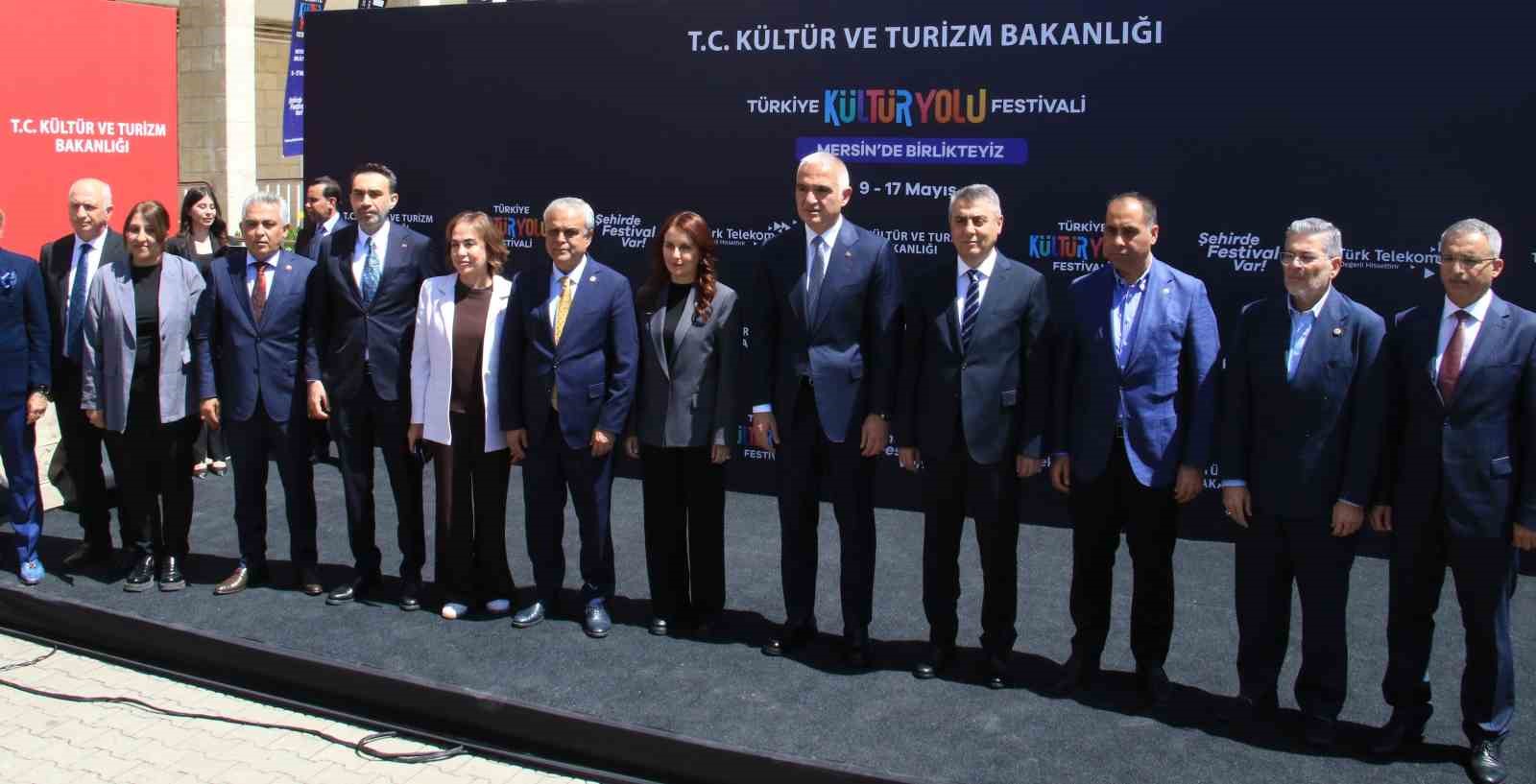Bakan Ersoy: "Mersin, yaşayan bir k&uuml;lt&uuml;r hazinesidir"
