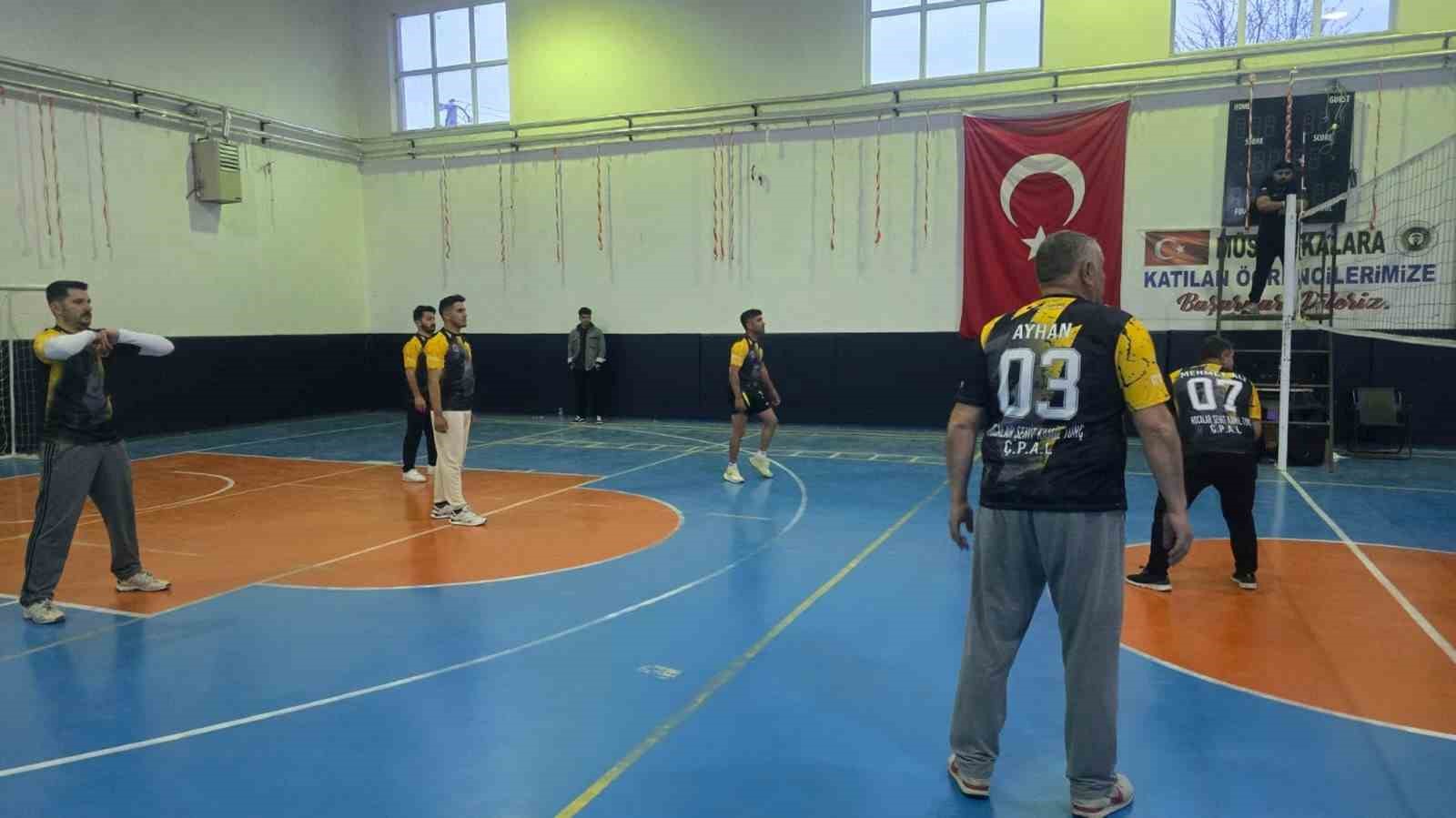 Şehit &ouml;ğretmen anısına voleybol turnuvası

