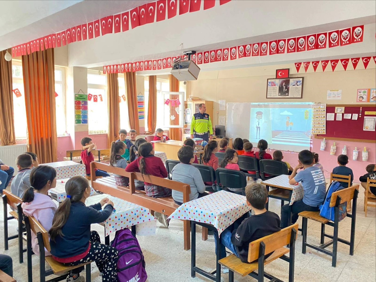 Karpuzlu&rsquo;da &ouml;ğrencilere trafik g&uuml;venliği eğitimi verildi
