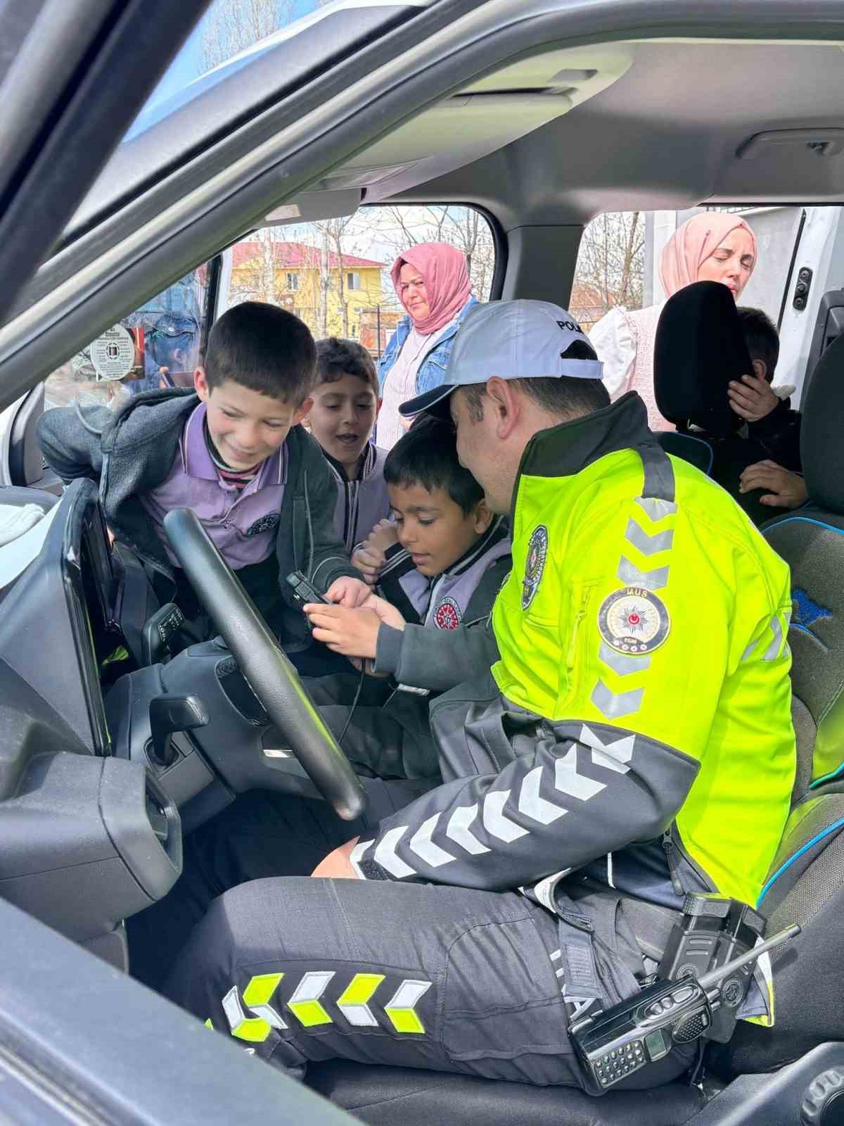 Bulanık&rsquo;ta trafik haftası kapsamında farkındalık etkinlikleri d&uuml;zenlendi
