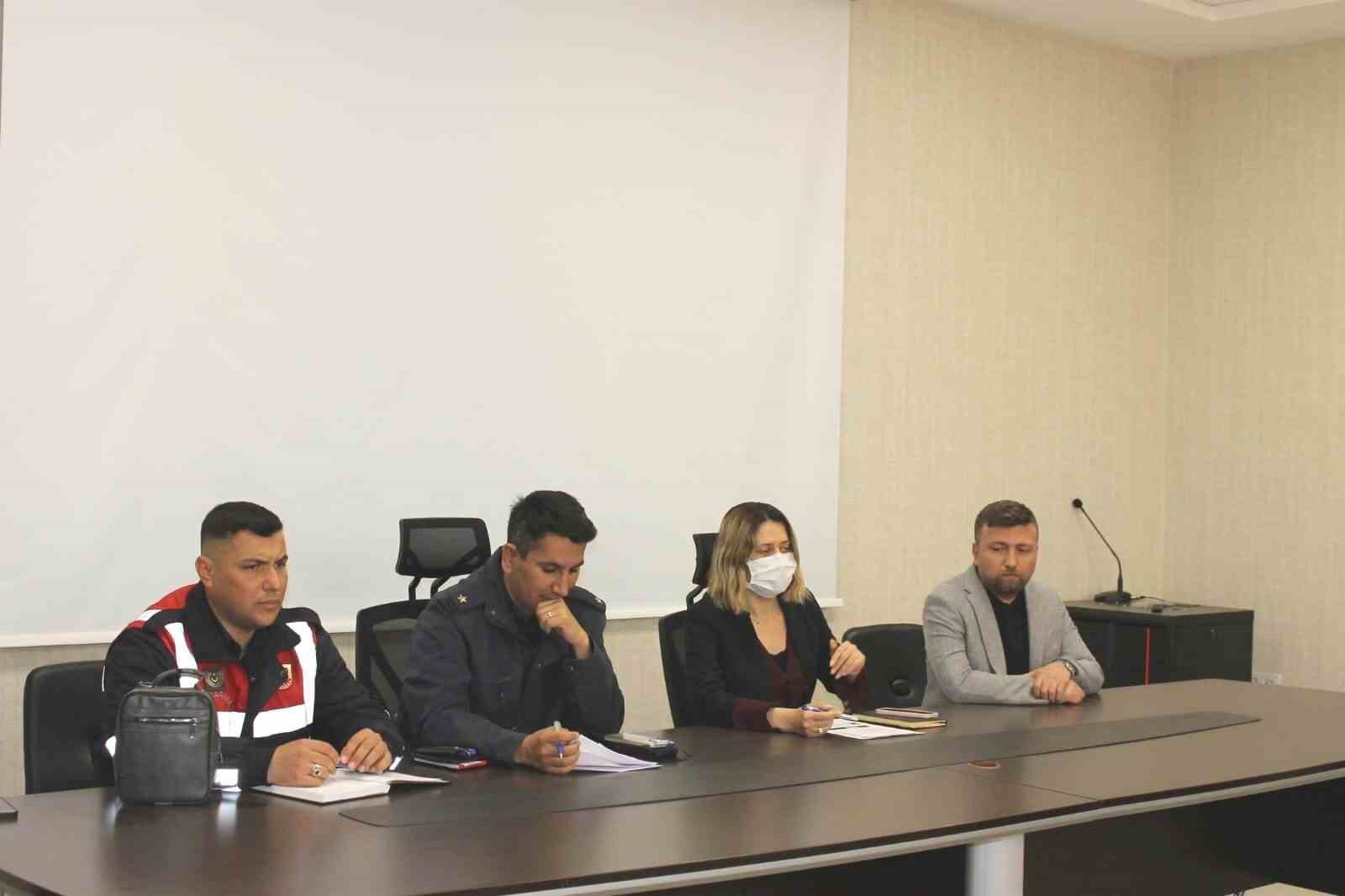 Altıntaş&rsquo;ta okul g&uuml;venliği &uuml;zerine değerlendirme toplantısı
