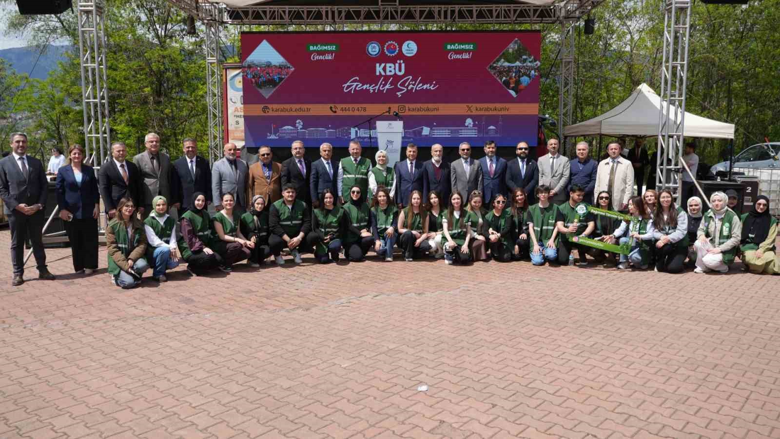 Karab&uuml;k &Uuml;niversitesinde Gen&ccedil;lik Ş&ouml;leni coşkusu yaşandı
