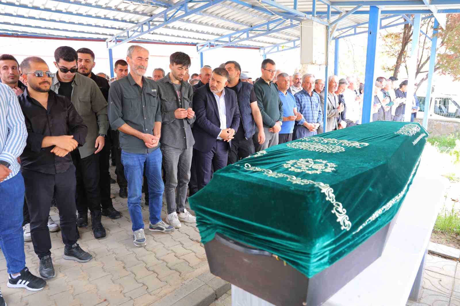 Cinayete kurban giden K&uuml;bra Yapıcı son yolculuğuna uğurlandı
