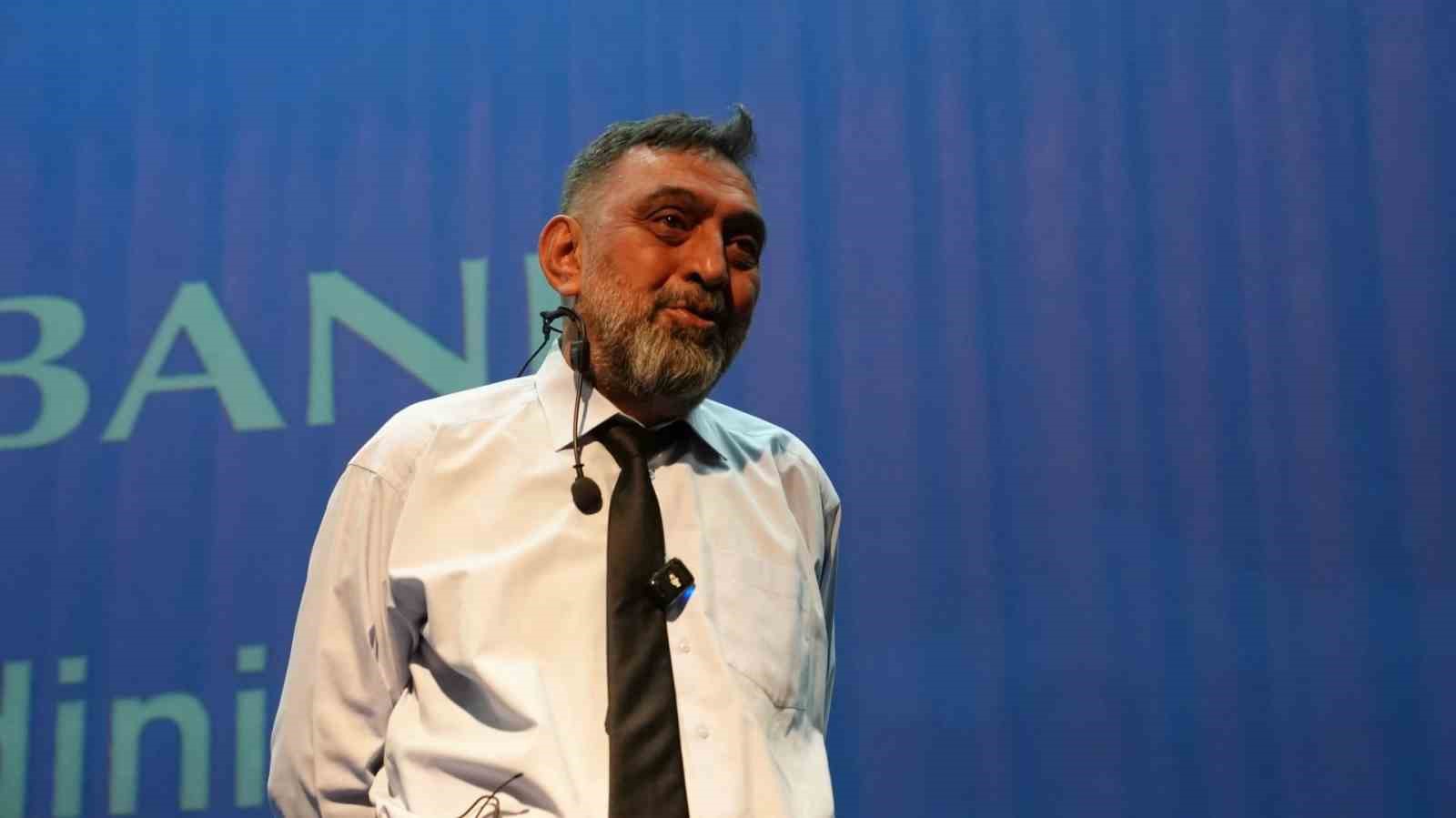 &Uuml;nl&uuml; tiyatro sanat&ccedil;ısı Ahmet Yenilmez KB&Uuml;&rsquo;de sahne aldı
