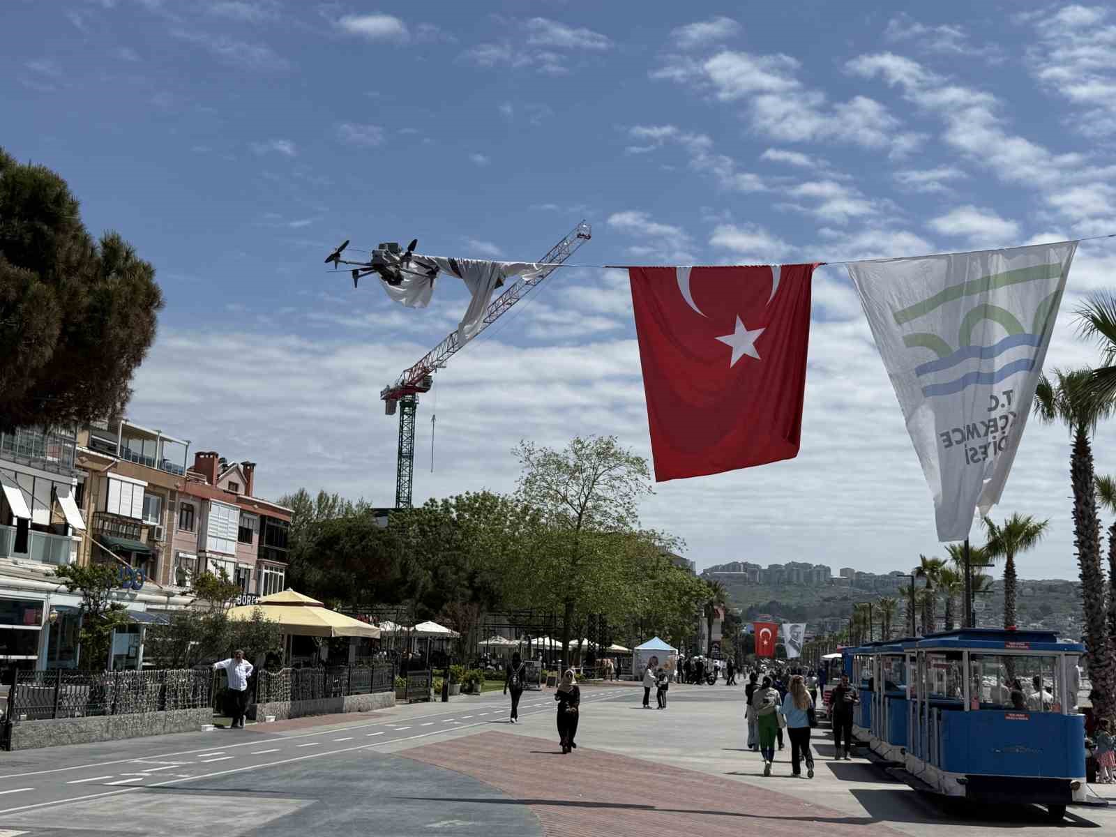B&uuml;y&uuml;k&ccedil;ekmece Sahil&rsquo;de polisten, dron destekli uygulama
