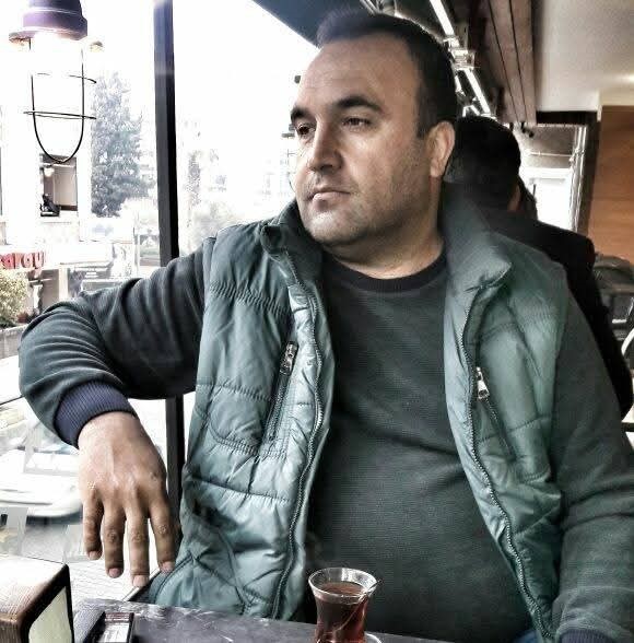 İzmir&rsquo;de devrilen tırın altında kalan s&uuml;r&uuml;c&uuml; hayatını kaybetti
